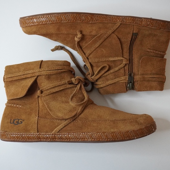 Women’s UGG Boot Reid - Chestnut LIKE NEW size 9.5 - Picture 2 of 5